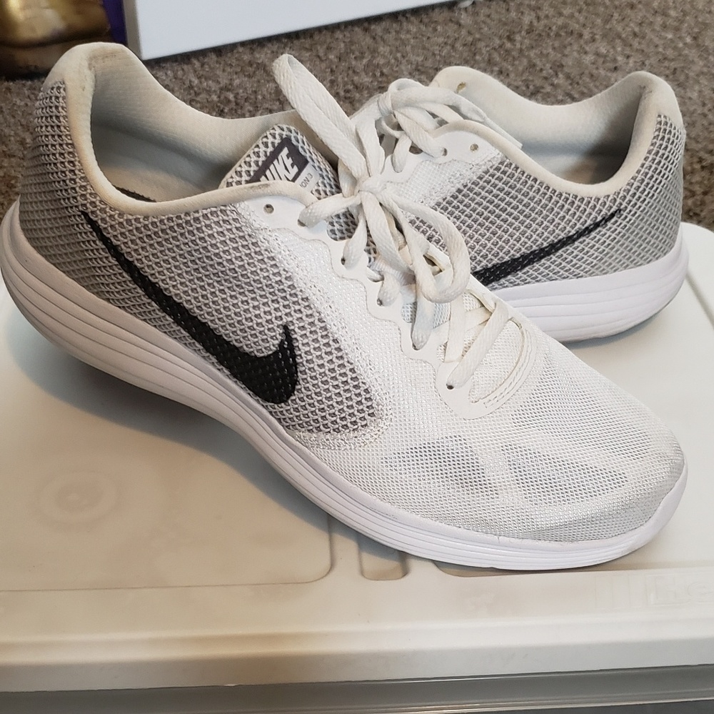 Nike Revolution 3